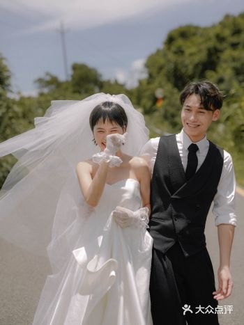 森系婚纱照，在婚纱照里找到我们的理想～  初春非常完美的