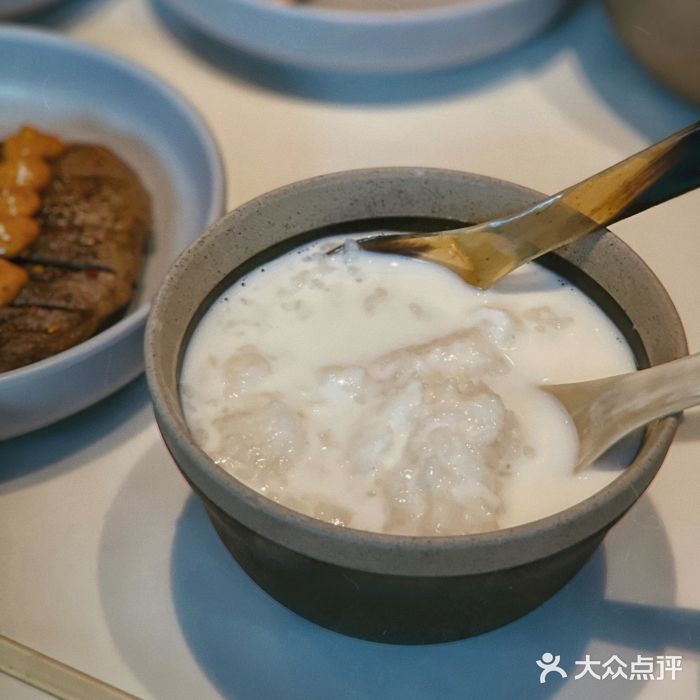 胡麻(静安嘉里店)奶白酒图片