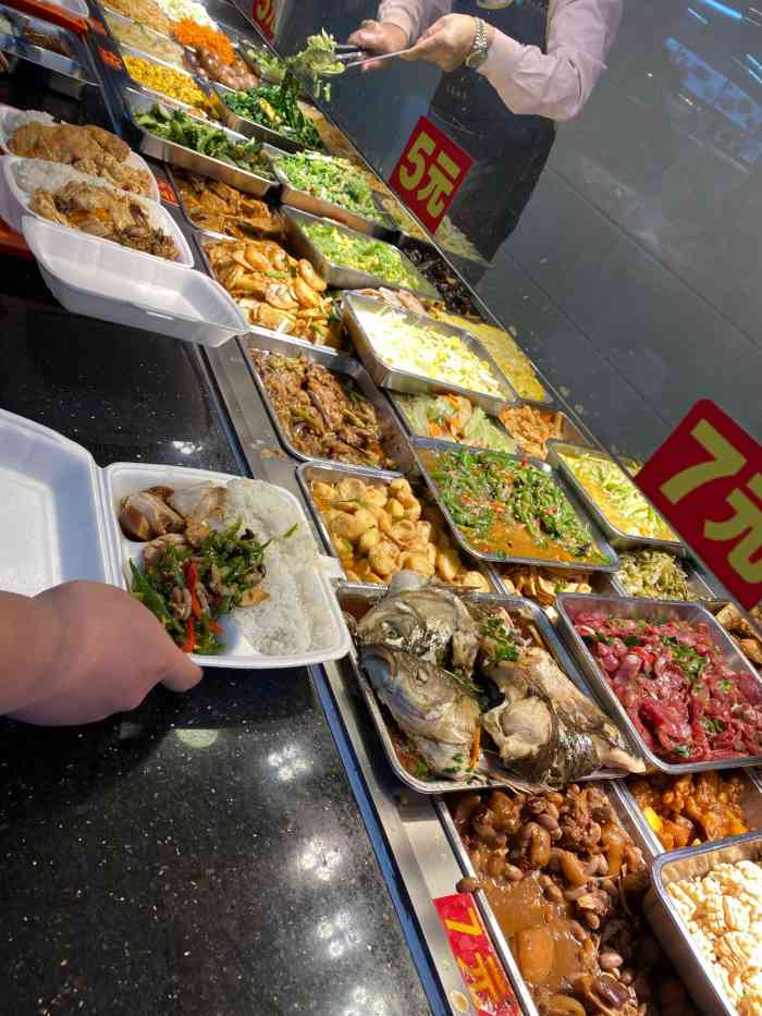 东东自选快餐(黄埔店)-"在靠近黄埔港湾路b5总站附近,办证中心的.