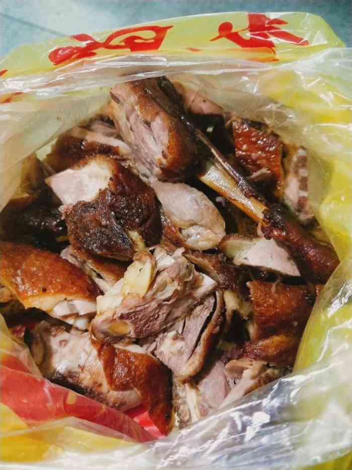 赵鸭子甜皮鸭(凤凰路分店)-"从成都到乐山去玩,朋友让买一只甜皮鸭