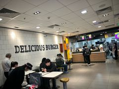-麦当劳(上海虹桥站30B检票口楼上)