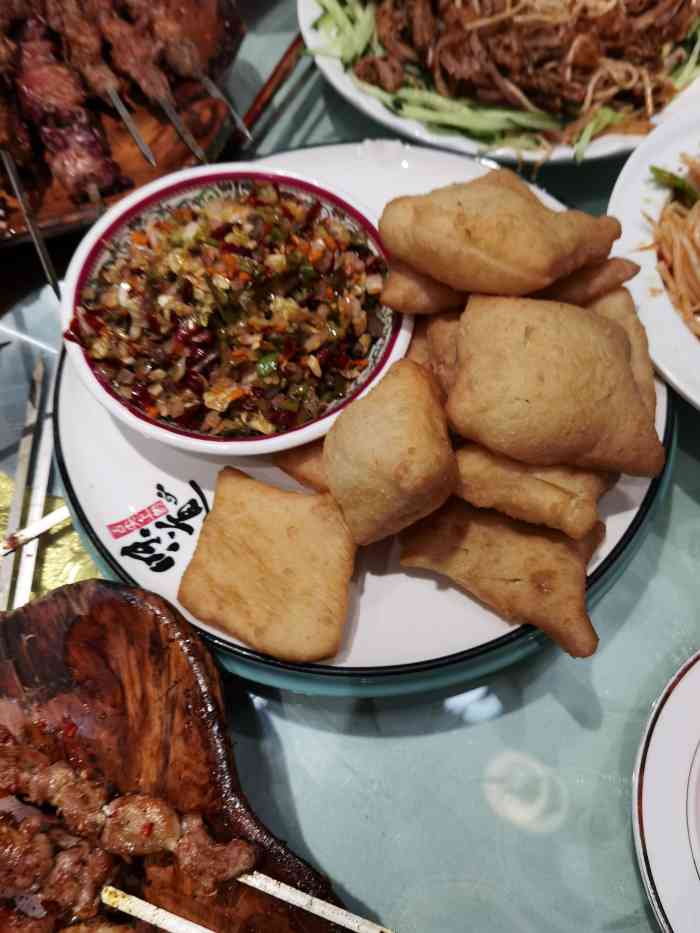 亮仔烧烤餐饮广场-"太棒了!超好吃!外面看门脸儿很小 里面别.