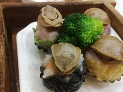 七彩袍鱼烧卖-龙悦湾酒家·八阵鱼生·渔人码头店