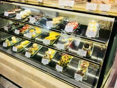 面包甜点陈列柜-老佛爷饼店