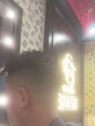 -东方先生国潮男士理发馆