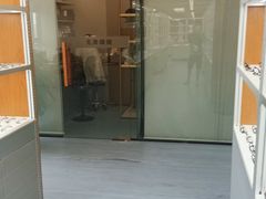 -无奔眼镜·蔡司·依视路授权店(马家堡店)