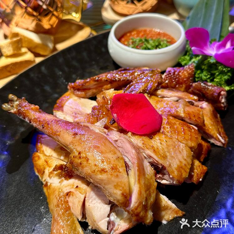 没去版纳!在昆明吃上了傣族寨子里的席