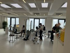 -Hello Lady发型设计