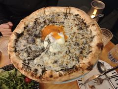 招牌黑松露温泉蛋披萨-IL TEATRO 精品意大利餐厅