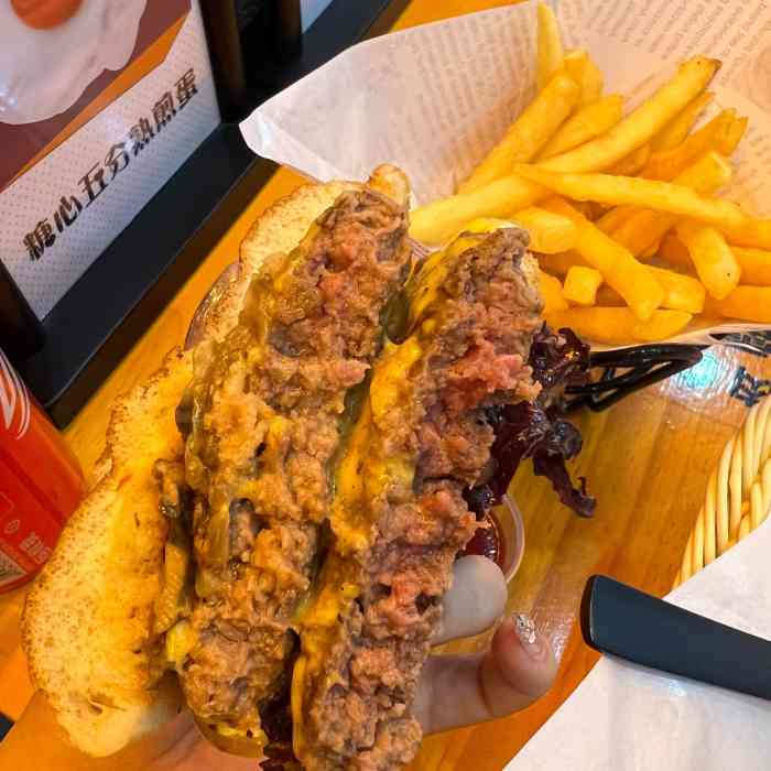 krusta酷食塔美式牛肉汉堡(吾悦广场店)-"凯德mall麦当劳那边的大门一