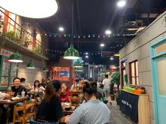 大堂-超越炭火牛蛙火锅鸡(河东店)