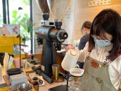 -彳亍咖啡·这里(水湾路店)