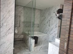 -上海虹桥西郊假日酒店