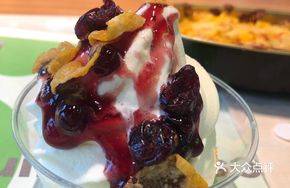 Cranberry Yogurt Ice Cream Sundae