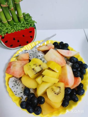 水果女孩上线  自切的果盘（有机蓝莓，桃子