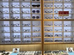 -天空之镜眼镜店蔡司依视路配镜授权零售店(望京颐堤港店)