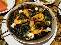 传统西班牙墨鱼汁海鲜饭-BROWNSTONE布朗石西班牙餐厅(深圳湾店)