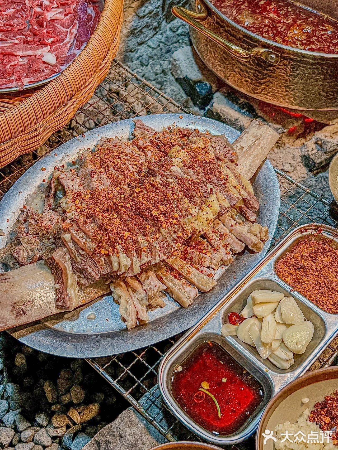 藏在老门东巷子里的贵州酸汤牛肉火锅