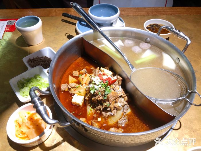 左庭右院鲜牛肉火锅(五角场特力时尚汇店)特色牛腩鸳鸯锅图片