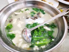 芫茜豆腐杂鱼汤-辉记虾塘海鲜农庄