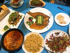 -香巴拉云南餐厅(华莱坞店)