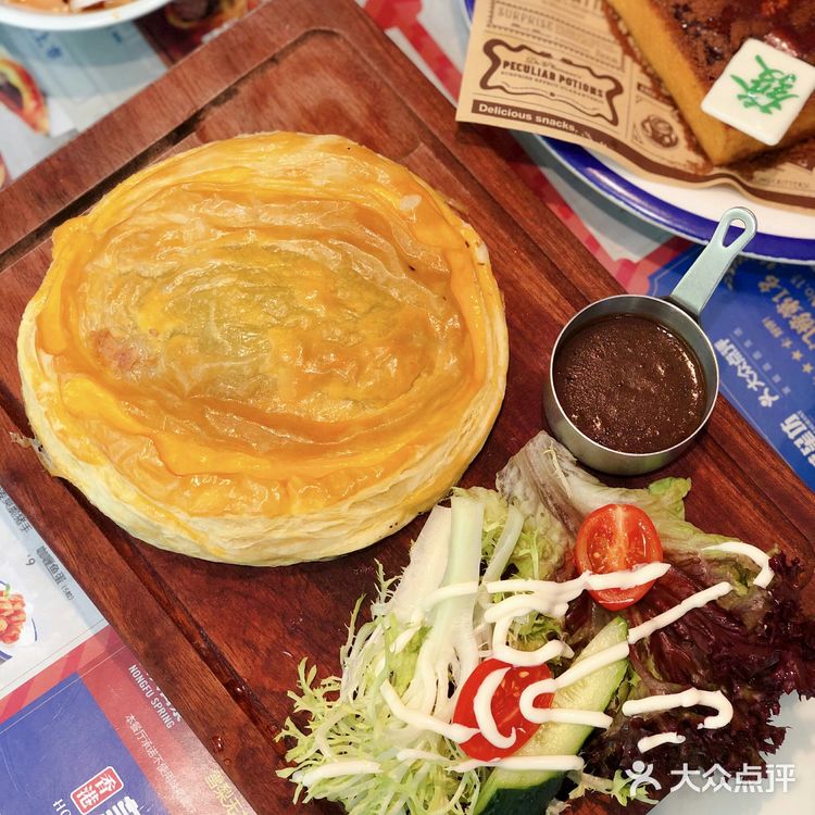 切开的瞬间太治愈啦，轻轻一切就爆浆了，一定要趁热吃