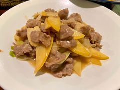 酸木瓜炒牛肉-紫滇源云南生态菜(丹凤街店)