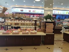 面包甜点陈列柜-红宝石·鲜奶小方·海派西点房(南丹店)