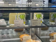 面包甜点陈列柜-喜茶(上海北外滩来福士店)