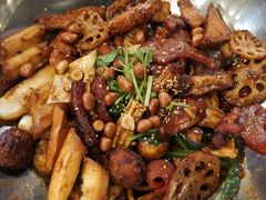 -愉肴麻辣香锅(中山路店)