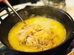 -鲜入围煮花胶鸡海鲜火锅
