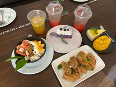 -Chom Cafe and Restaurant