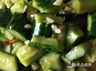清脆爽口 酸甜解腻的下酒小菜酸辣黄瓜。