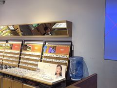-LOOK眼镜·蔡司依视路配镜(宝山万达店)