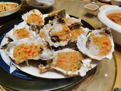 蒜蓉粉丝生蚝-小船渔村•大连菜•大连焖鱼(黄河路店)