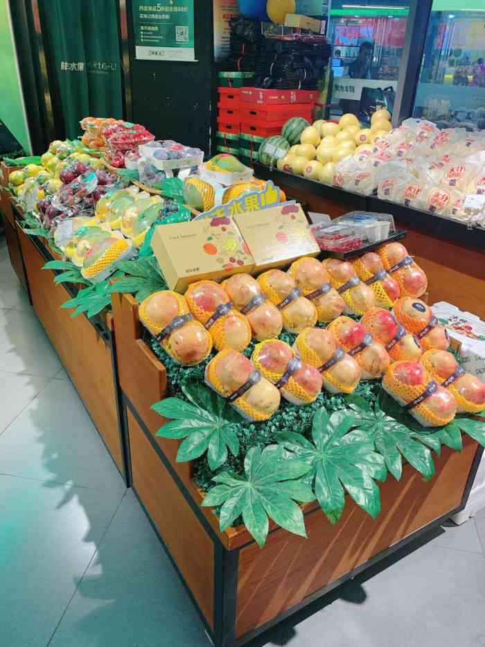 鲜丰水果(武汉福客茂店)-"[调皮]水果店位置很显眼,大米先生旁边.