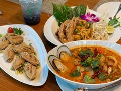 -Chom Cafe and Restaurant