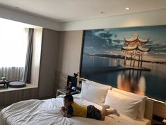 -杭州西湖湖滨银泰亚朵酒店