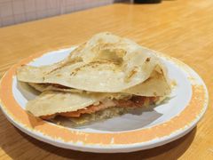 蛋饼夹里脊-小桃园·豆浆油条(复兴中路店)