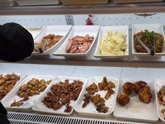 -哈尔滨小酒馆·鲜肉现穿自助烧烤(康新花园店)