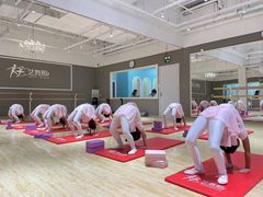 -炫艺舞蹈培训中心(枫尚奥特莱斯店)