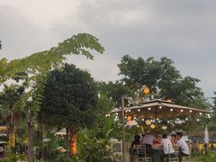 -茅草房·河畔园林火锅
