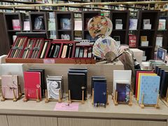 -钟书阁(群光广场店)