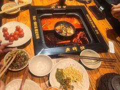 -老牌坊云南鱼豆花火锅(爱建店)