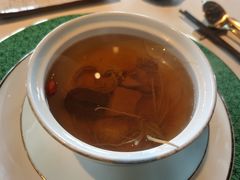 养肝草雪莲籽炖鲍鱼汤-三号黄浦会Canton Table