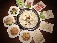-乡土黄·鲜牛肉火锅·小龙虾(兴业街店)