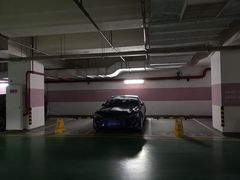 -北京财富中心-地下停车场