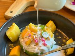 -Chom Cafe and Restaurant