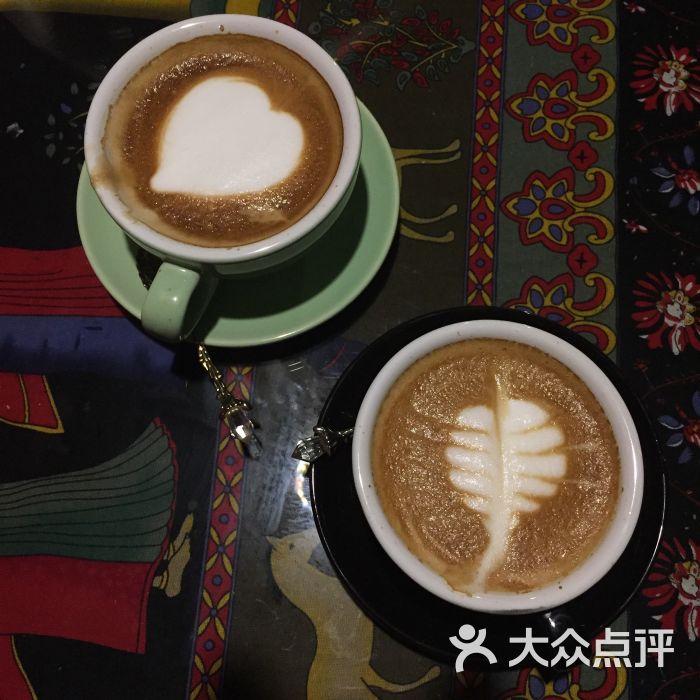 黑猫咖啡图片 - 第1张