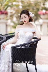 -曼青婚纱礼服馆